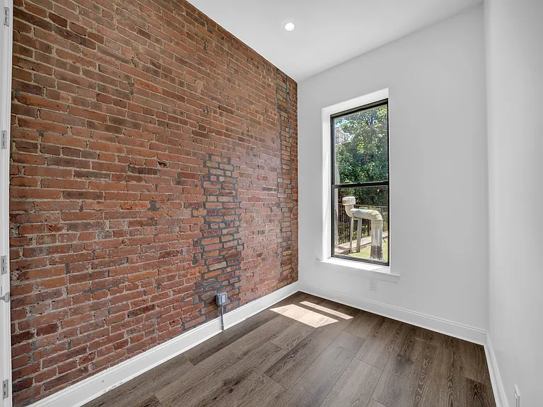 934 President St #6 — Photo 5