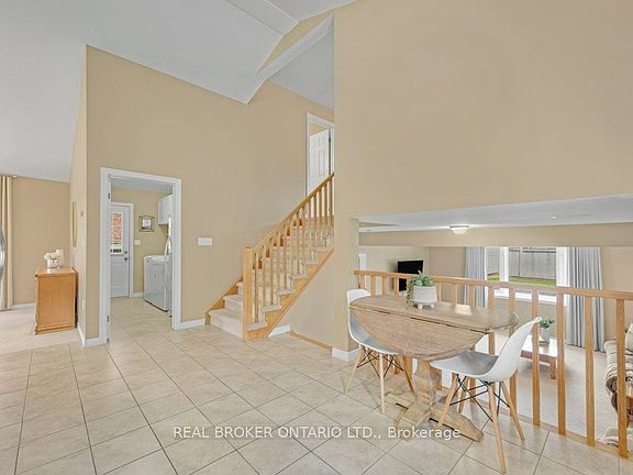 2nd image of 51 Sundance Cres