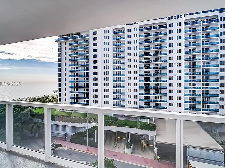 2401 Collins Ave #904 — Photo 21