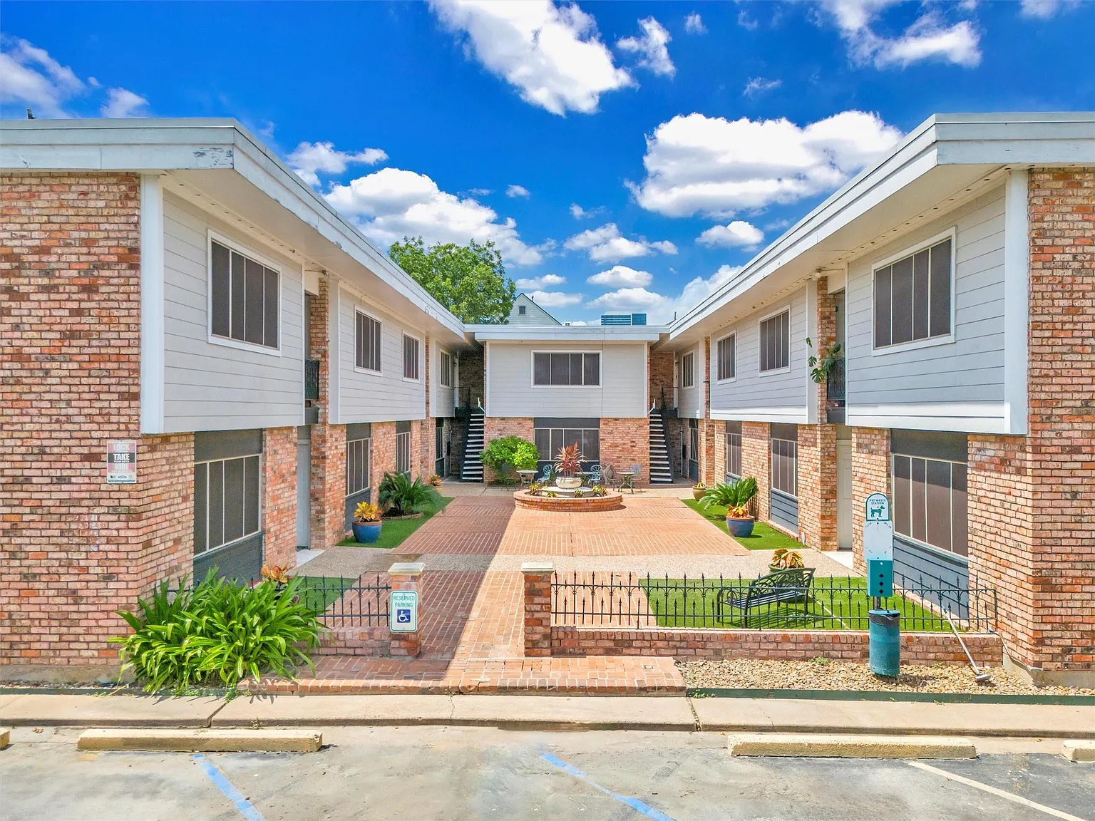 1 bed, 1.0 bath, $999 — Photo 3