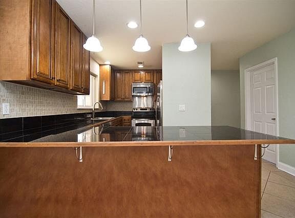 5th image of 6040 Bellaire Dr