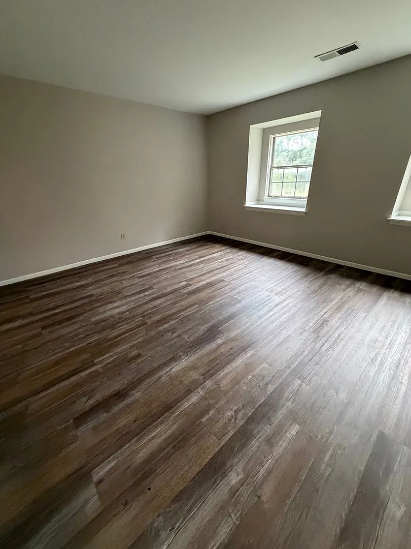 1511 Sara Lane Apartments — Photo 2
