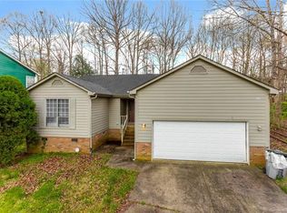 7537 Barn Stone Dr, Charlotte, NC 28227
