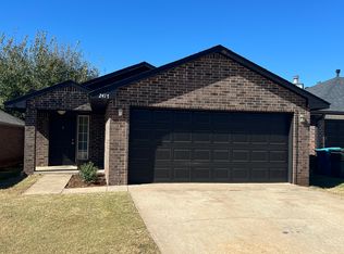 2417 Grapevine Dr, Midwest City, OK 73130