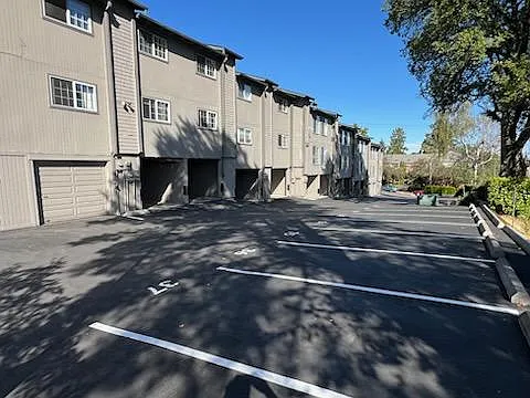 Nob Hill Apartments — Photo 22