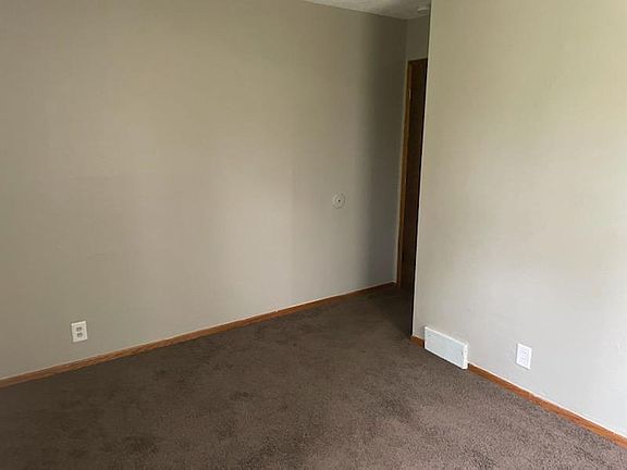 4th image of 56 Logan Ave W Unit 58A