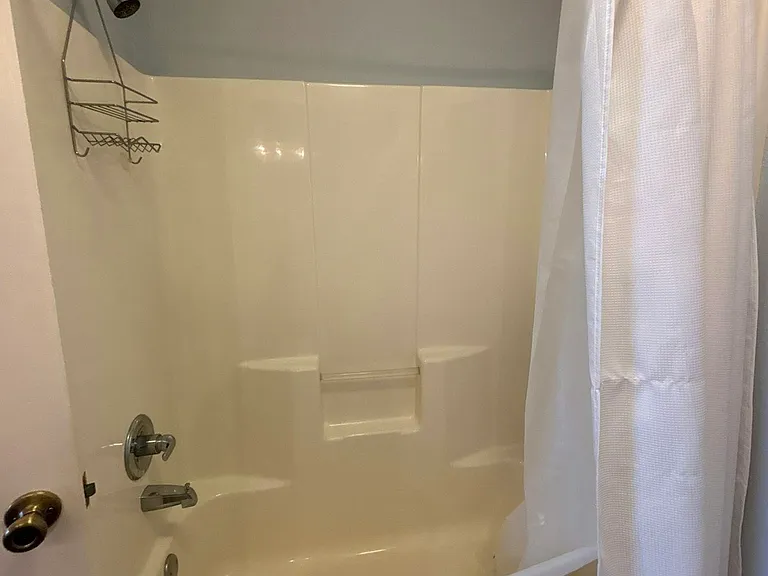 812 E Spring Dr — Photo 18