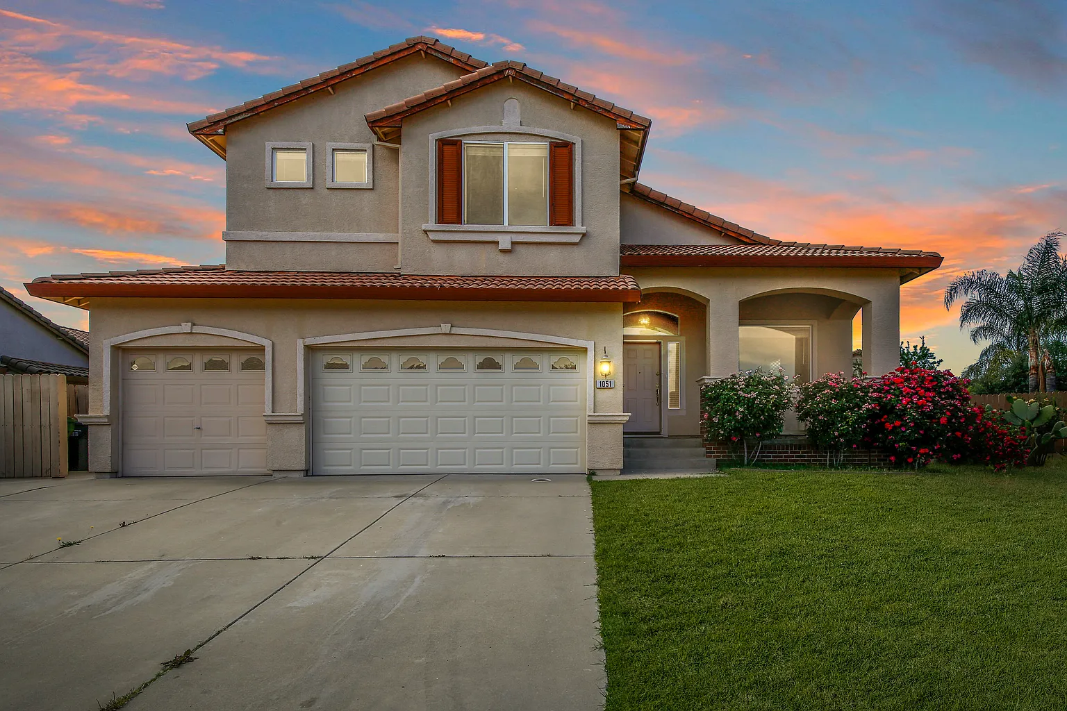 1051 Steele Way photo 1