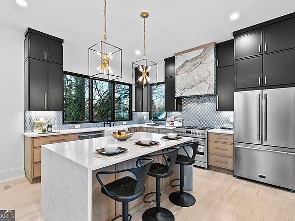 2nd image of 1946 8th St #1