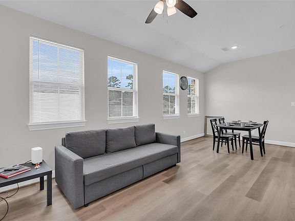 4th image of 504 2210