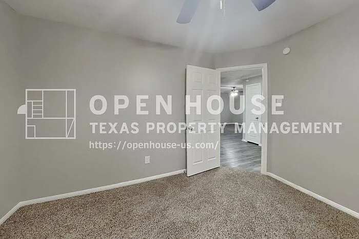 719 Fernglade Dr — Photo 14