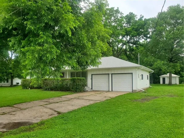 304 Swan St, Lacygne, KS 66040