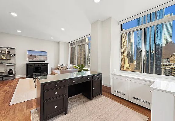 4th image of 145 E 48th St APT 32D