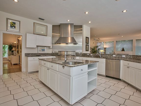 5th image of 986 Bellflower Ct
