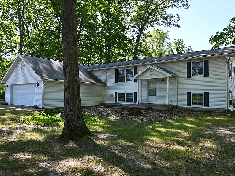 2990 E Coleman Rd — Photo 2