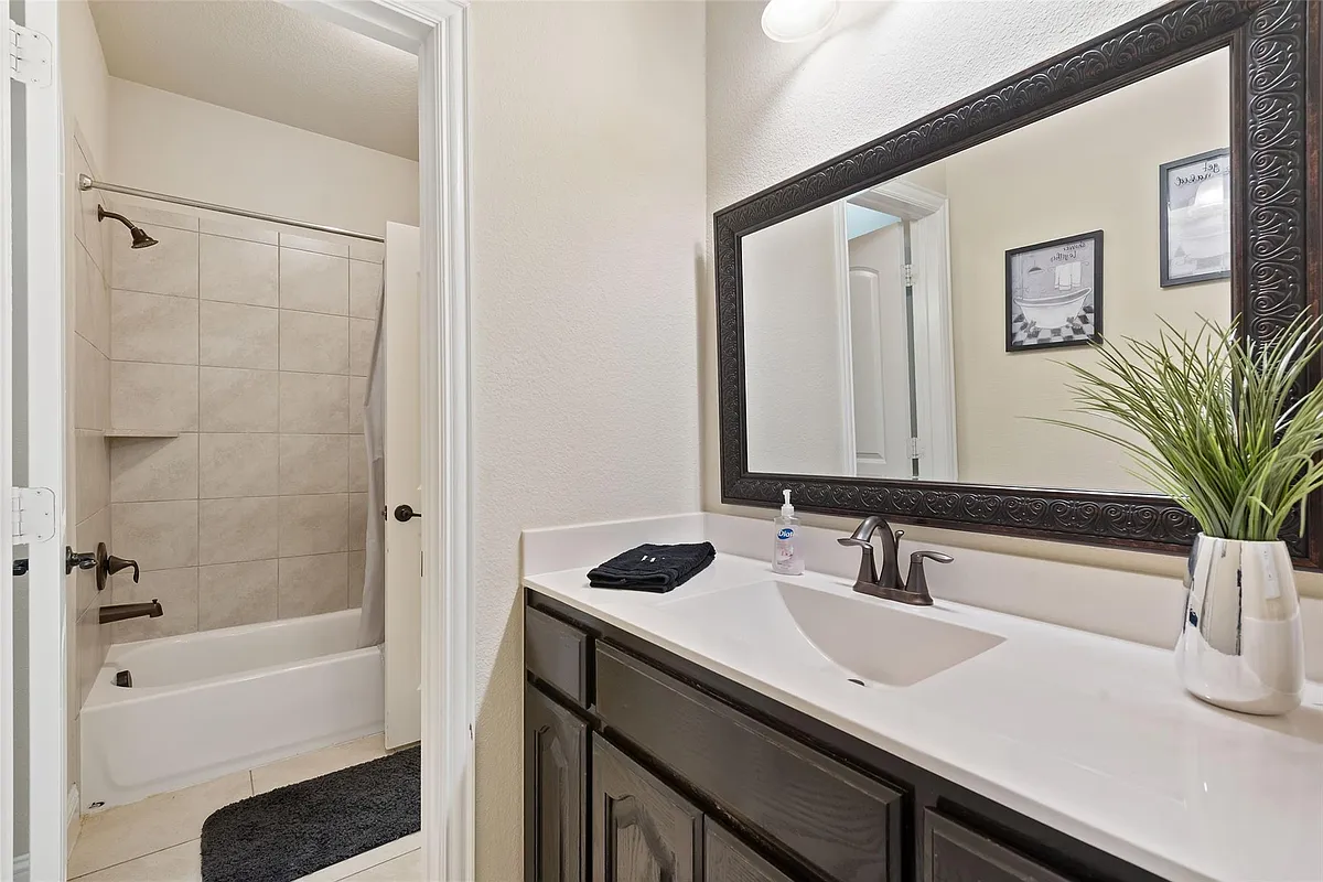Jack and Jill Bath - Chambley Ln