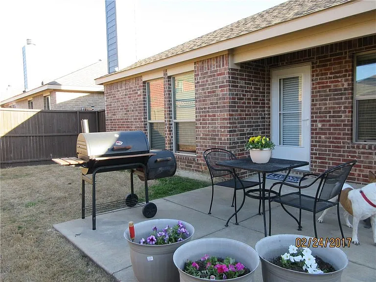 1110 Lubbock Ln — Photo 34
