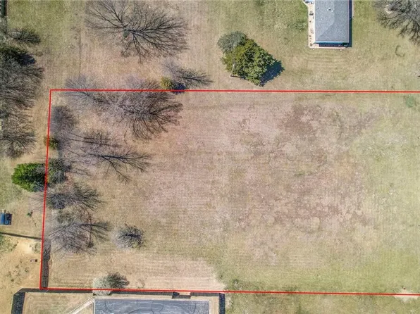16 North St, Louisburg, KS 66053