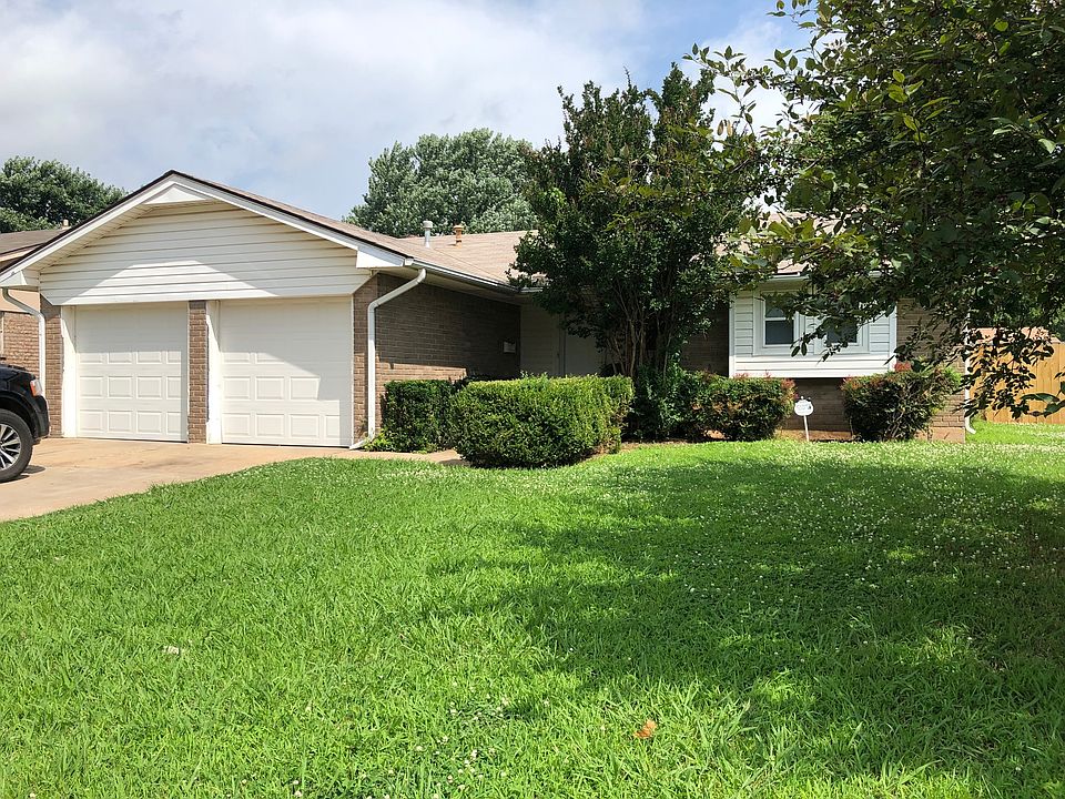 1st image of 601 NW 18th Pl