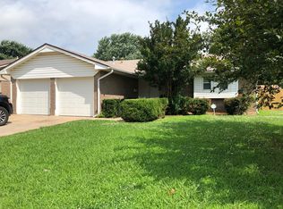 601 NW 18th Pl, Moore, OK 73160