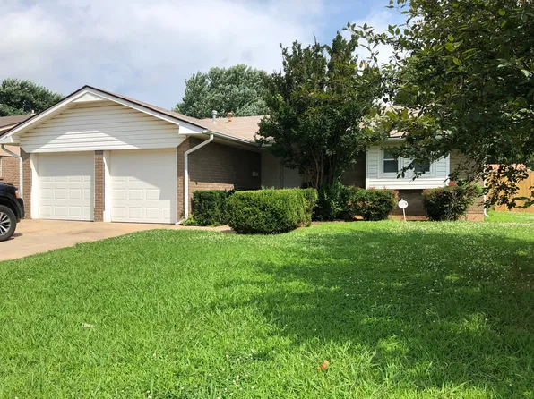 601 NW 18th Pl, Moore, OK 73160