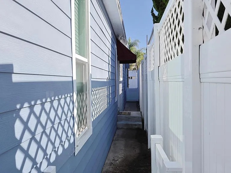 205.5 C Ave — Photo 2