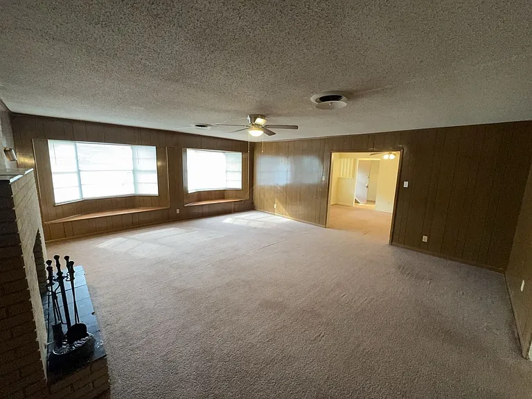 208 Oak St — Photo 5