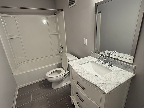 4th image of 685 Oak St #15-7