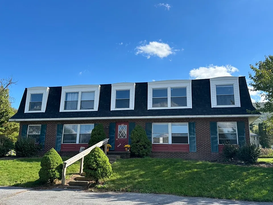 304 Homestead Ln #4