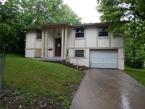 1st image of 3206 Myrtle Ave