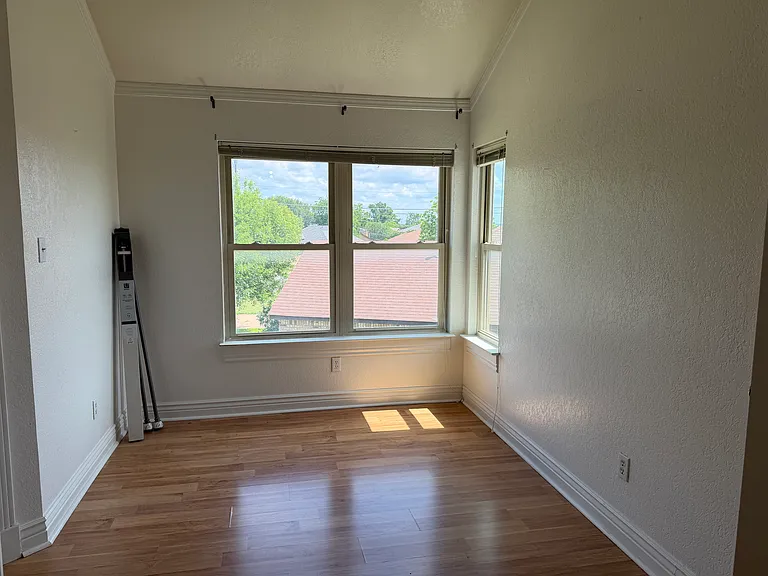 2208 Illinois Dr — Photo 27