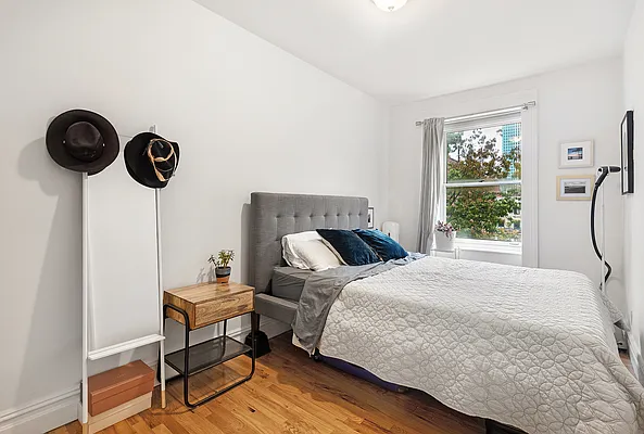 Rented by SERHANT. | media 8