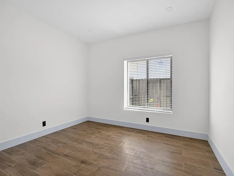2032 N Dixie Hwy #12 — Photo 10