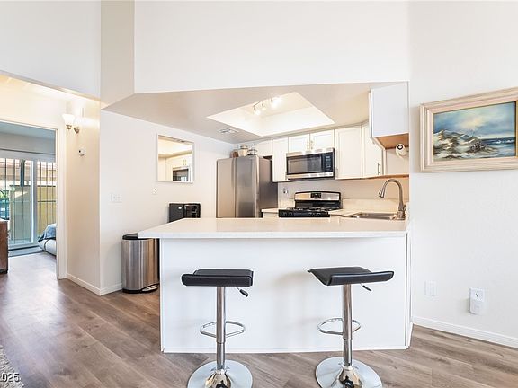 4th image of 515 Kristin Ln