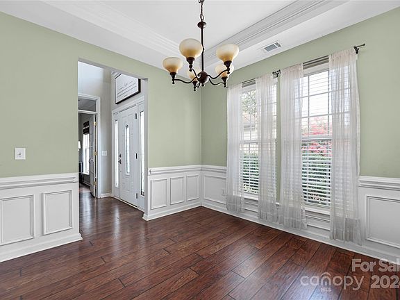 4th image of 105 Foxtail Dr