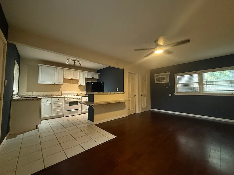 709 W 26th St #5 — Photo 8