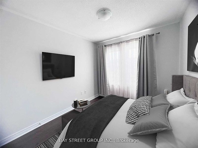 Oakville Townhouse for rent - 3 Bedrooms — photo 4