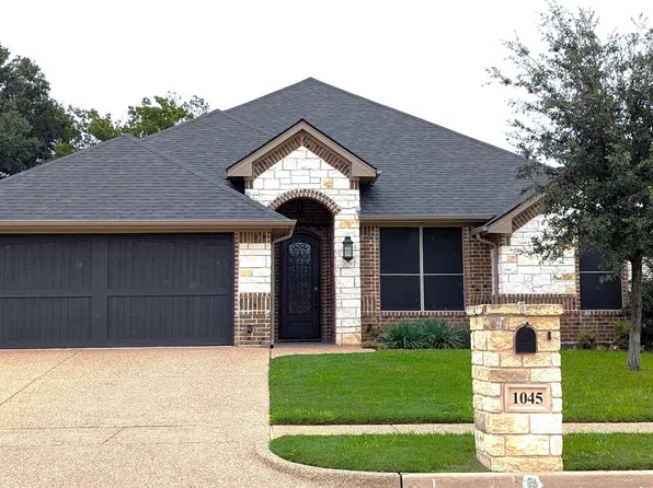 1045 Anna Cir, Granbury, TX 76048
