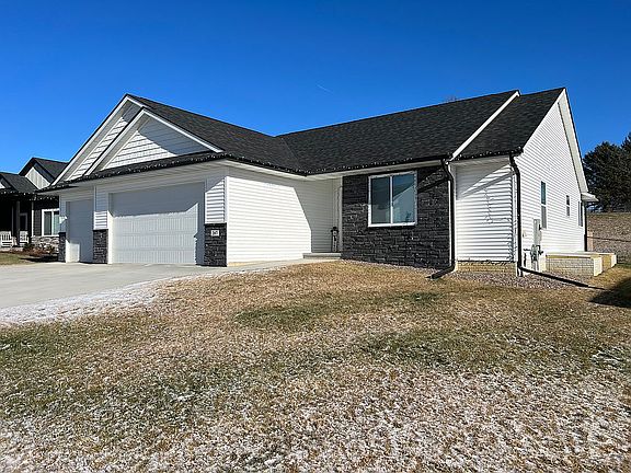 2nd image of 207 Dawson Dr