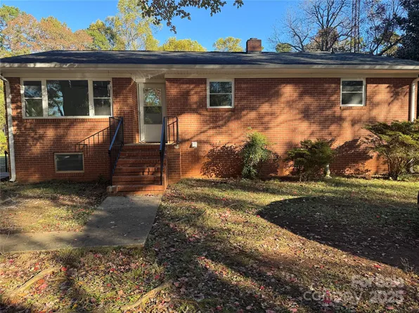 322 Pinkney Rd, Dallas, NC 28034