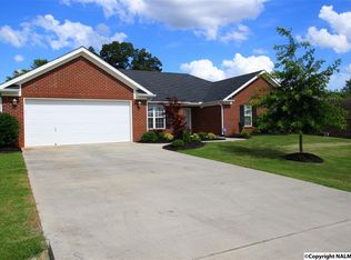 209 Forest Oak Ln, Huntsville, AL 35811