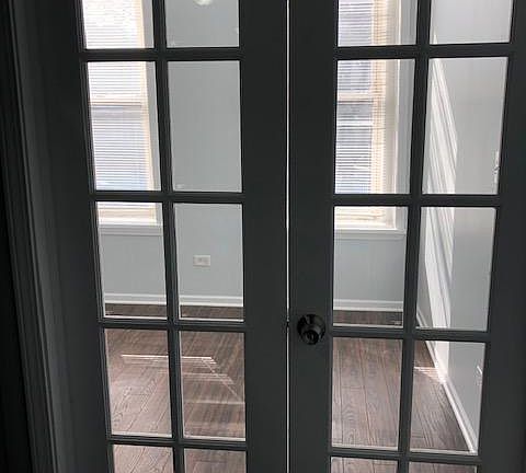 2nd image of 1736 W Melrose St #2