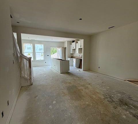 5th image of 205 Carnaby Ln