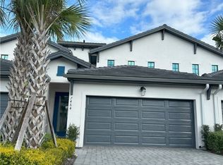 7464 Rockefeller Dr, Naples, FL 34119