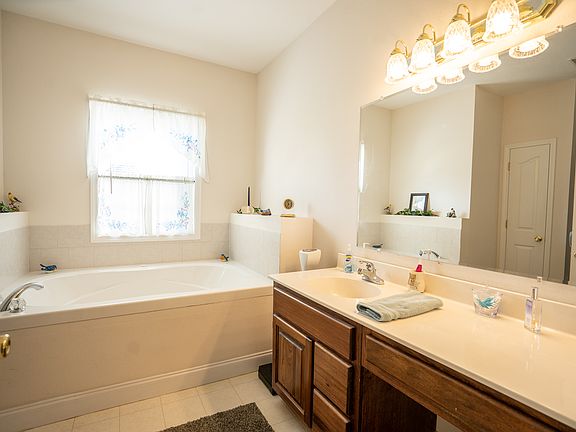 5th image of 3105 Blueberry Dr