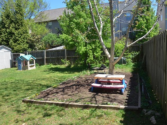 4th image of 3920 Hollyberry Ln