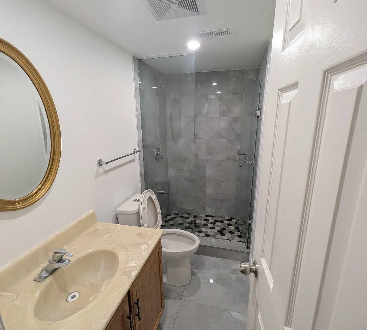3 bed, $2,000 — Photo 4