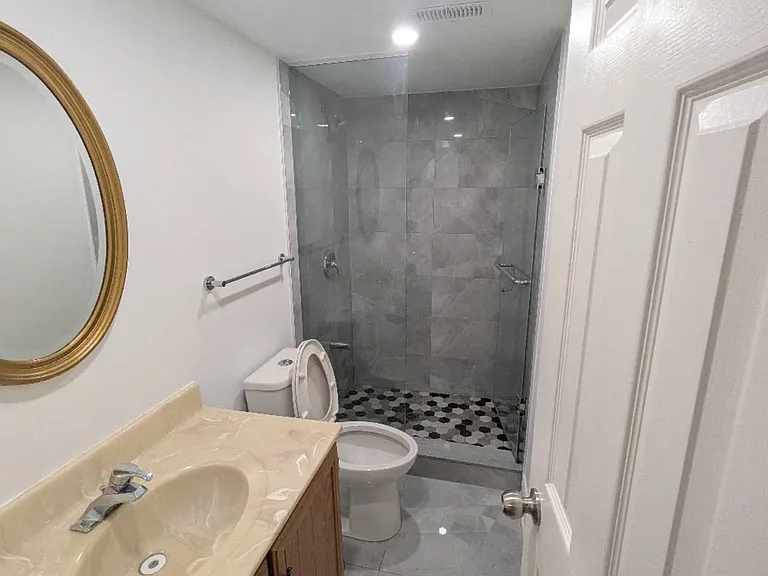 345 Centre St E #BASEMENT — Photo 4
