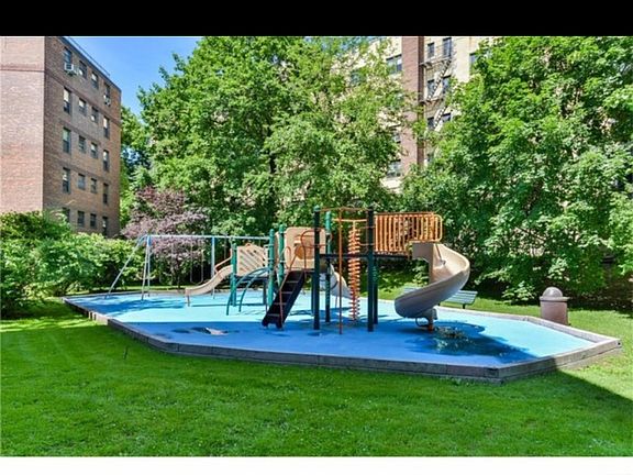 4th image of 181 Pearsall Dr APT 5B