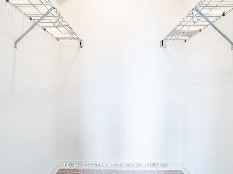 212 King William St #816 — Photo 24
